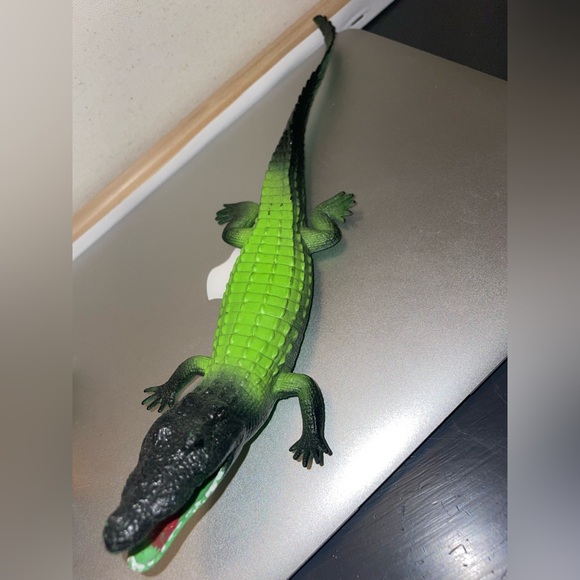 Source Unknown Other - Alligator or crocodile Green and Black Reptile Toy